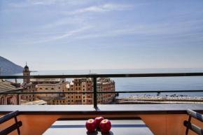 Attico vista mare sul porticciolo di Camogli